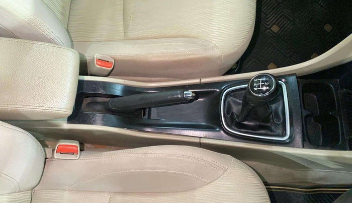 2015 Maruti Ciaz VDI+ SHVS, Diesel, Manual, 50,663 km, Gear Lever