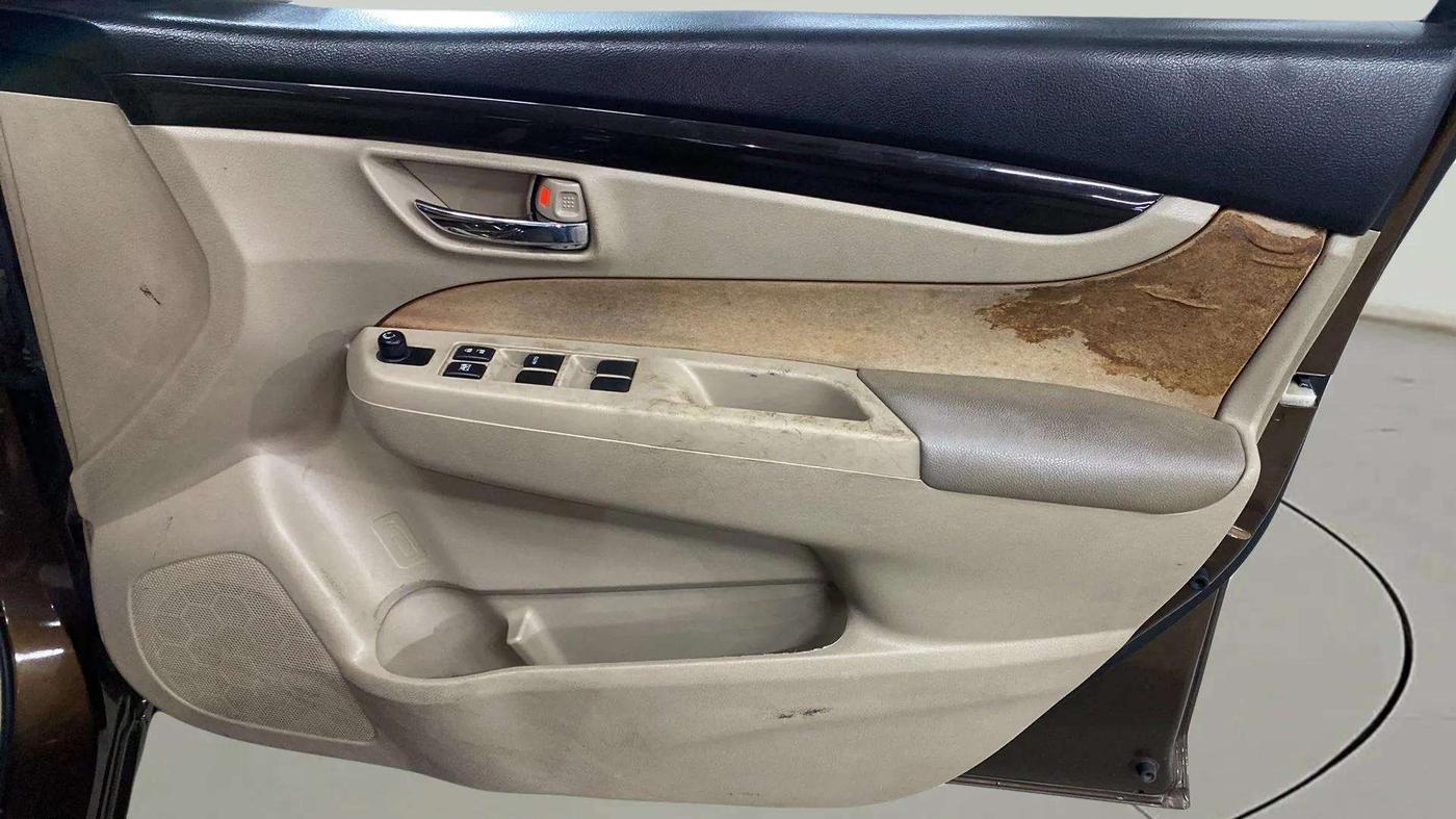 2015 Maruti Ciaz VDI+ SHVS, Diesel, Manual, 50,663 km, Driver Side Door Panels Control