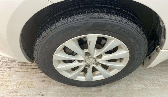 2013 Maruti Ertiga ZXI, Petrol, Manual, 47,427 km, Left front tyre - Minor crack