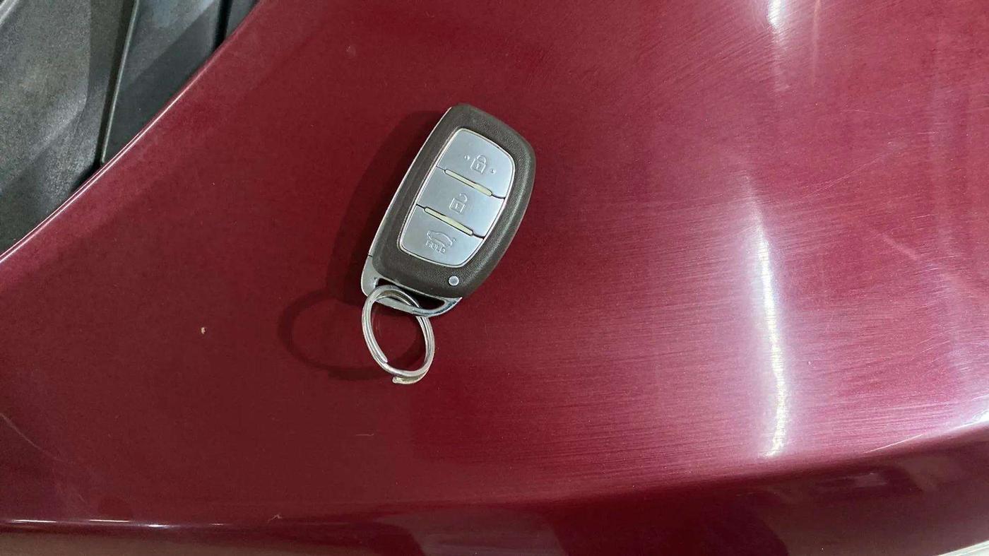 2016 Hyundai Grand i10 ASTA (O) AT 1.2 KAPPA VTVT, Petrol, Automatic, 30,524 km, Key Close Up