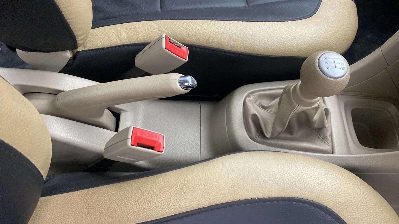 2014 Maruti Swift Dzire VXI, Petrol, Manual, 36,546 km, Gear Lever