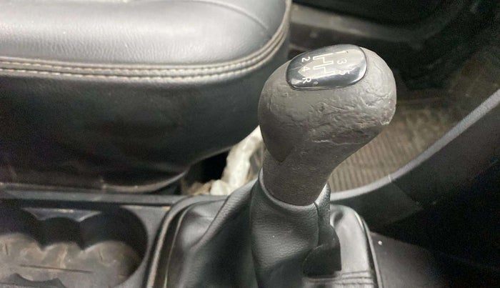 2023 Tata TIAGO NRG XZ MT, Petrol, Manual, 73,438 km, Gear lever - Knob cover torn