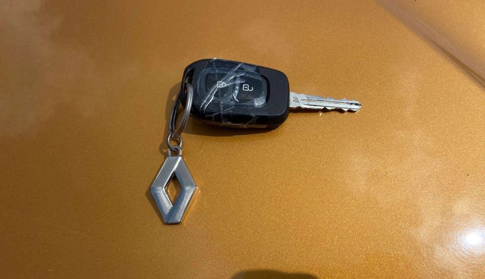 2021 Renault TRIBER RXT, Petrol, Manual, 25,455 km, Key Close Up