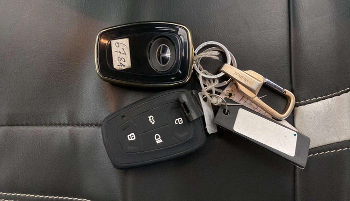 2022 Tata PUNCH ACCOMPLISHED AMT, Petrol, Automatic, 16,644 km, Key Close Up