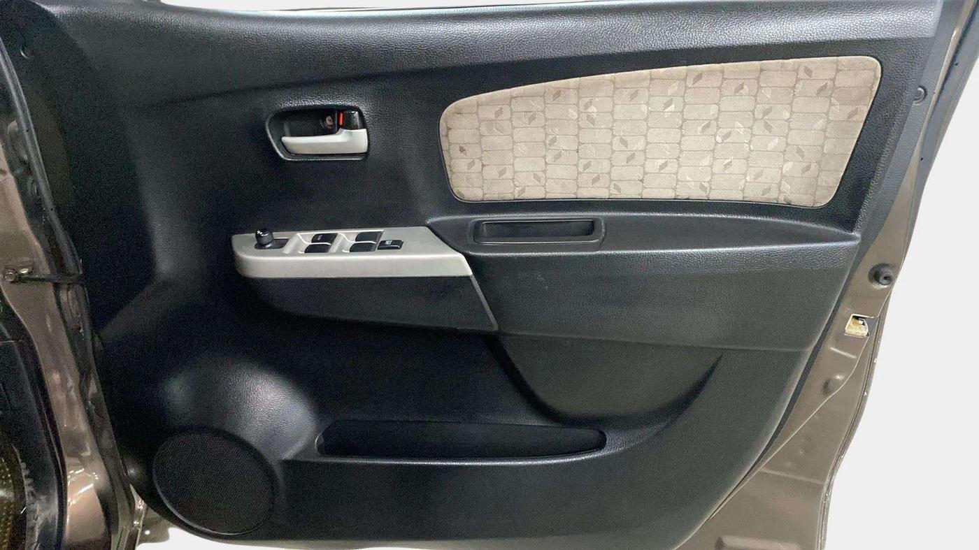 2014 Maruti Wagon R 1.0 VXI, Petrol, Manual, 46,684 km, Driver Side Door Panels Control