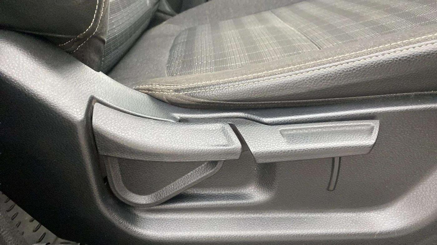 2020 KIA SONET HTK PLUS 1.5 AT, Diesel, Automatic, 81,455 km, Driver Side Adjustment Panel
