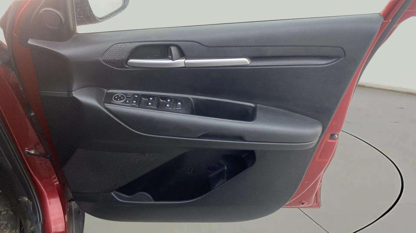2020 KIA SONET HTK PLUS 1.5 AT, Diesel, Automatic, 81,455 km, Driver Side Door Panels Control