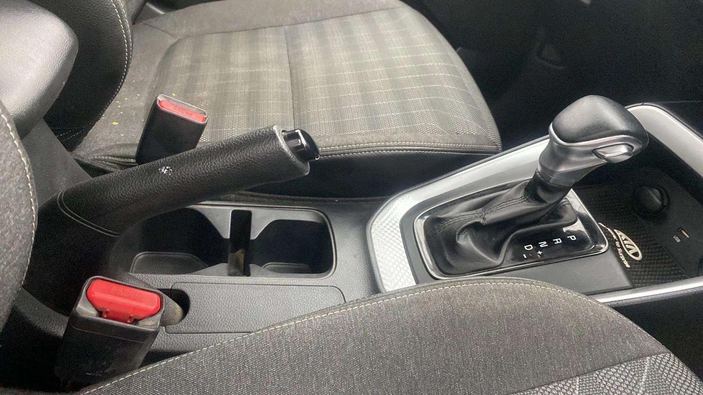 2020 KIA SONET HTK PLUS 1.5 AT, Diesel, Automatic, 81,455 km, Gear Lever