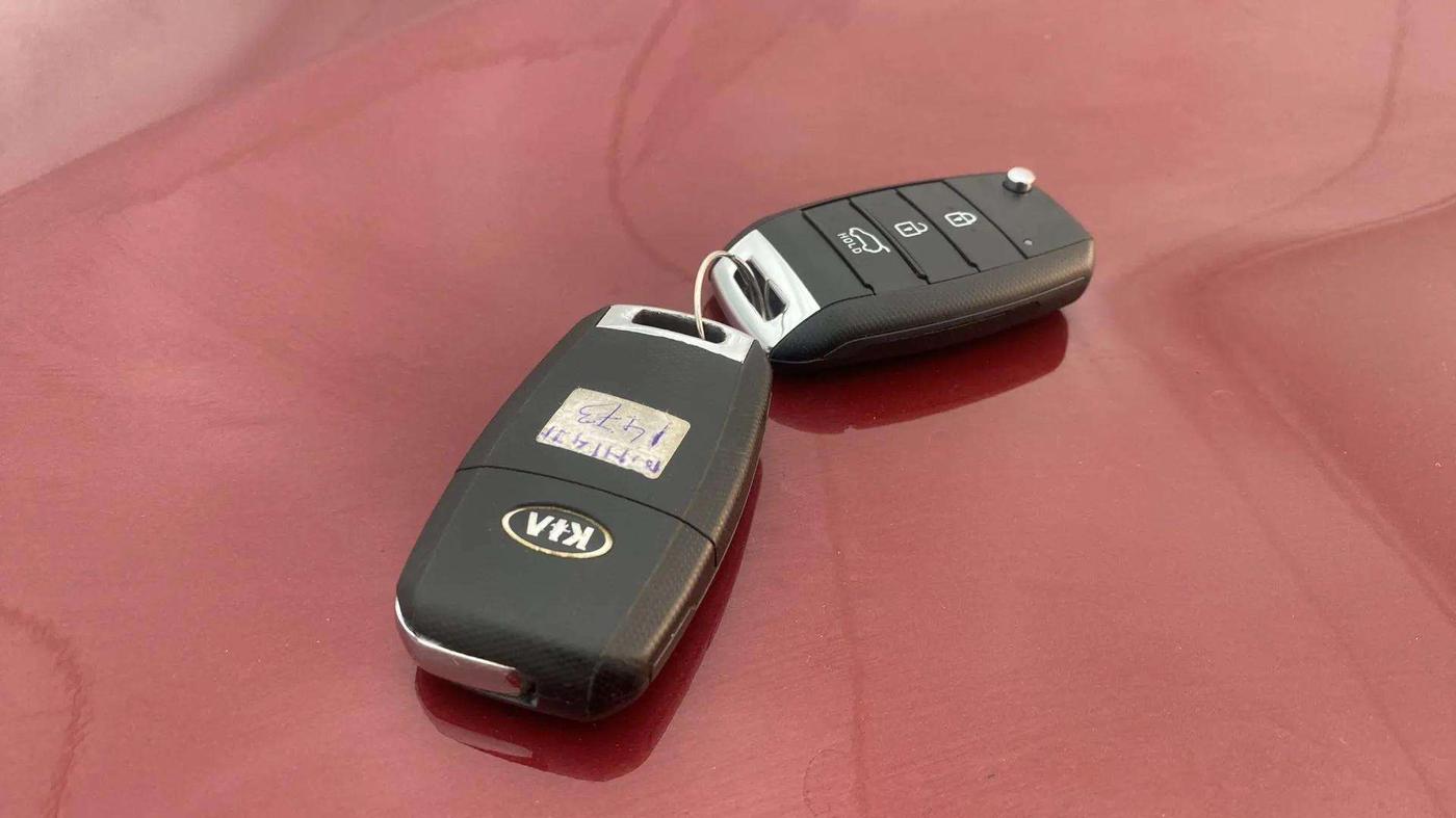 2020 KIA SONET HTK PLUS 1.5 AT, Diesel, Automatic, 81,455 km, Key Close Up