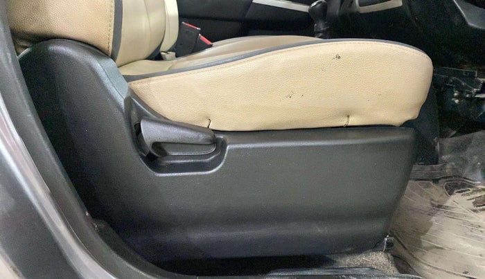 2013 Maruti Wagon R 1.0 VXI, Petrol, Manual, 49,730 km, Driver Side Adjustment Panel