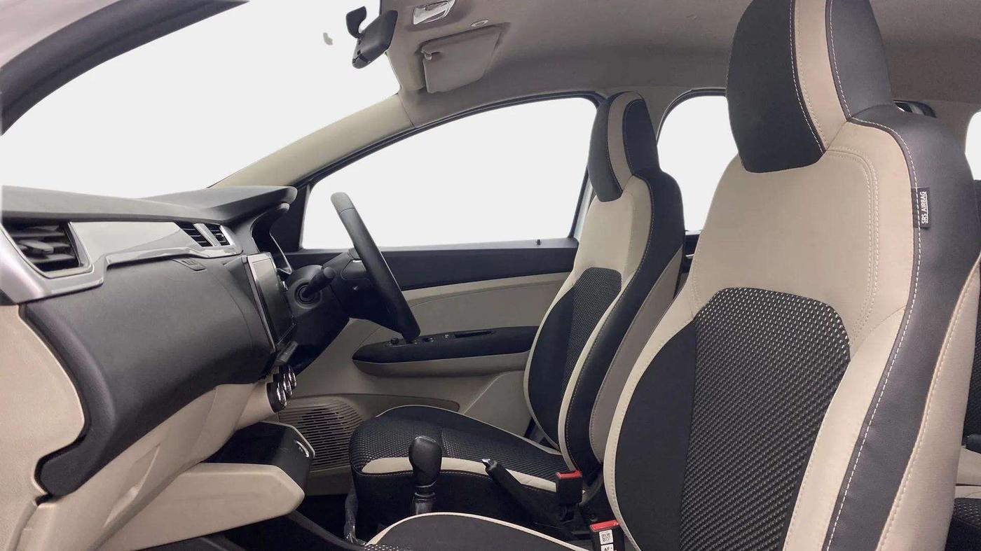 2020 Renault TRIBER RXZ AMT, Petrol, Automatic, 28,421 km, Right Side Front Door Cabin