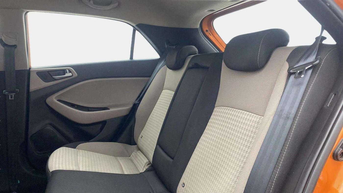 2018 Hyundai Elite i20 ASTA 1.2 (O), Petrol, Manual, 37,291 km, Right Side Rear Door Cabin