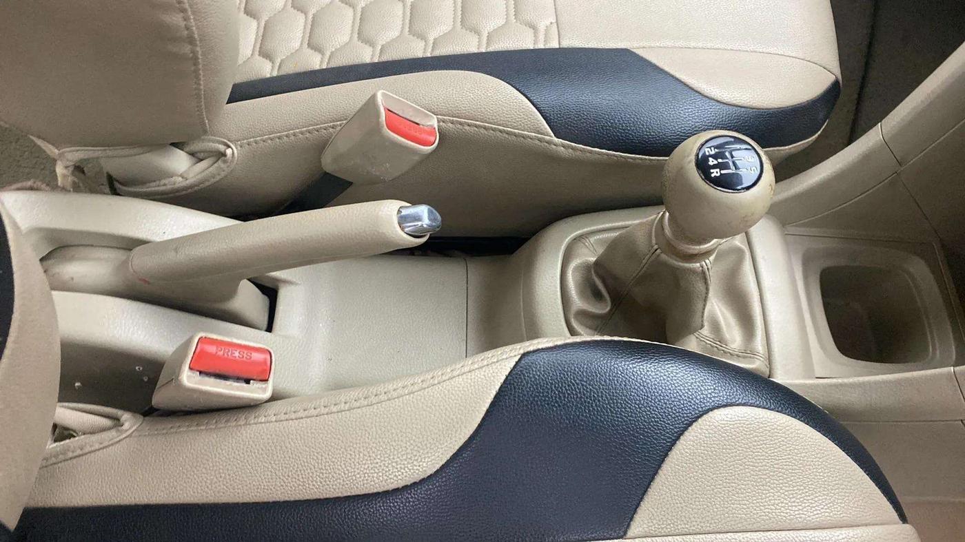 2015 Maruti Swift Dzire ZXI, Petrol, Manual, 57,892 km, Gear Lever