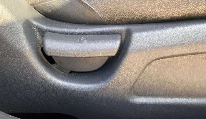 2019 Hyundai Elite i20 MAGNA PLUS 1.2, Petrol, Manual, 56,431 km, Driver Side Adjustment Panel