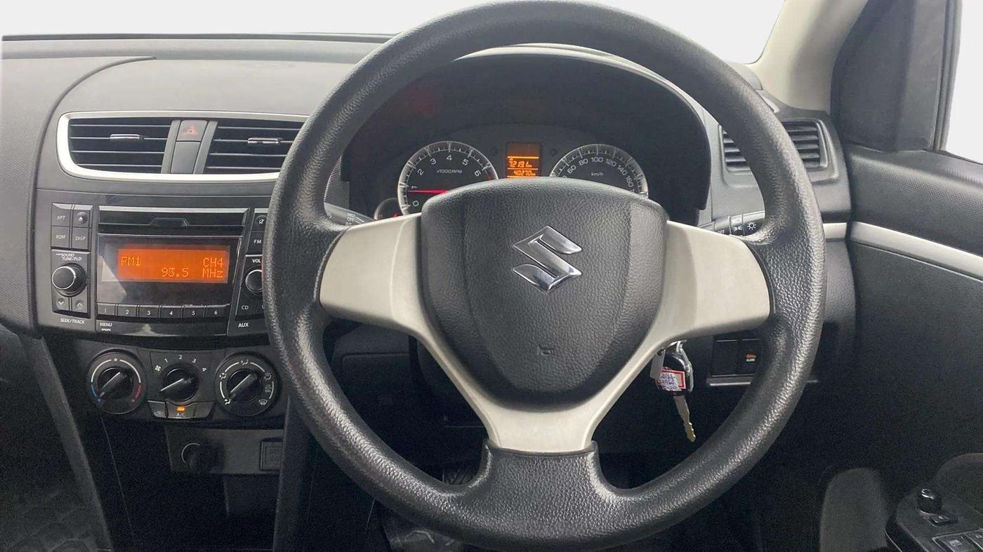 2016 Maruti Swift VXI, Petrol, Manual, 40,276 km, Steering Wheel Close Up