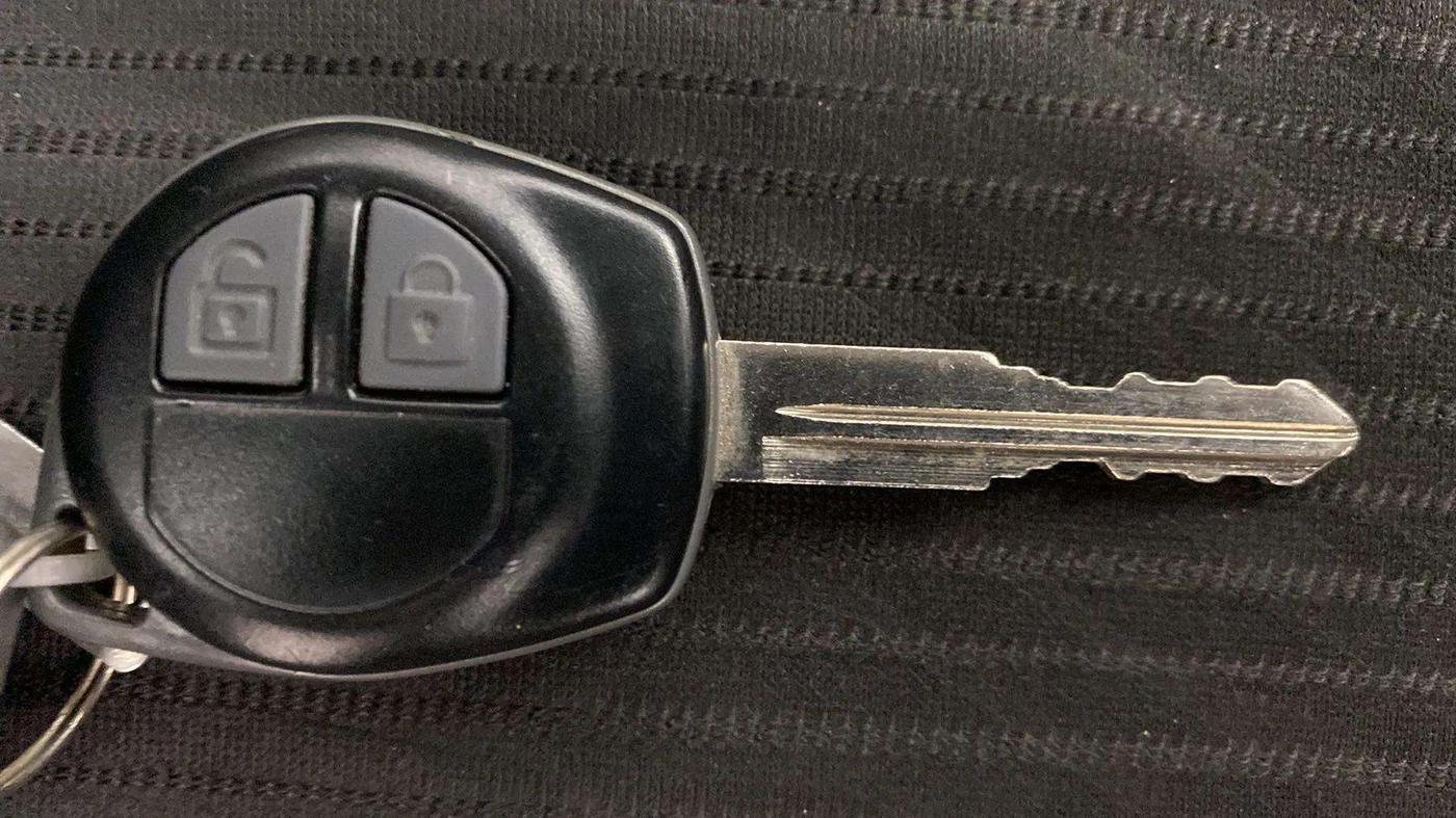 2016 Maruti Swift VXI, Petrol, Manual, 40,276 km, Key Close Up