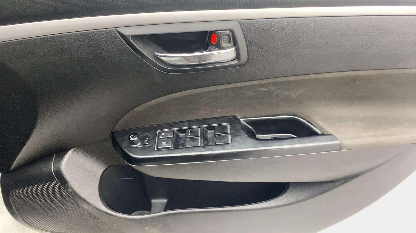 2016 Maruti Swift VXI, Petrol, Manual, 40,276 km, Driver Side Door Panels Control
