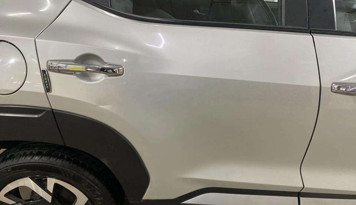 2022 Nissan MAGNITE XV MT, Petrol, Manual, 32,788 km, Right rear door - Slightly dented