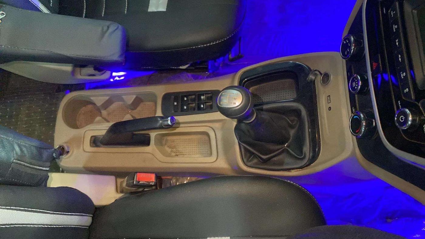 2016 Mahindra TUV300 T8, Diesel, Manual, 53,813 km, Gear Lever