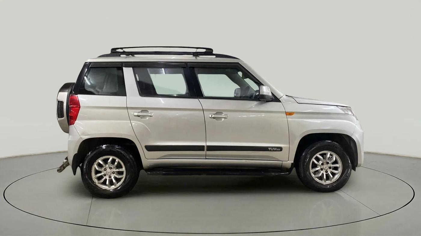 2016 Mahindra TUV300 T8, Diesel, Manual, 53,813 km, Right Side View