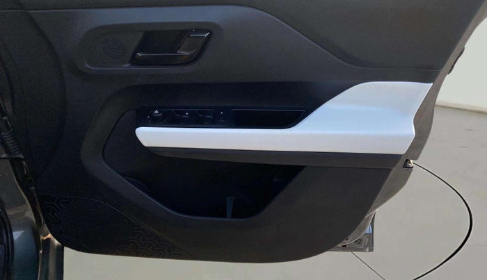 2022 Tata PUNCH ACCOMPLISHED AMT, Petrol, Automatic, 37,349 km, Driver Side Door Panels Control