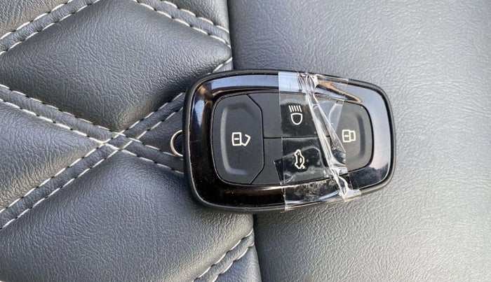 2022 Tata PUNCH ACCOMPLISHED AMT, Petrol, Automatic, 37,349 km, Key Close Up
