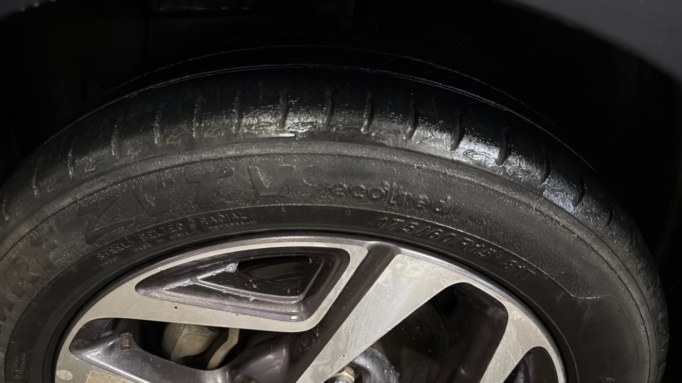2022 Hyundai AURA SX 1.2 CNG, CNG, Manual, 59,951 km, Left Front Tyre Tread