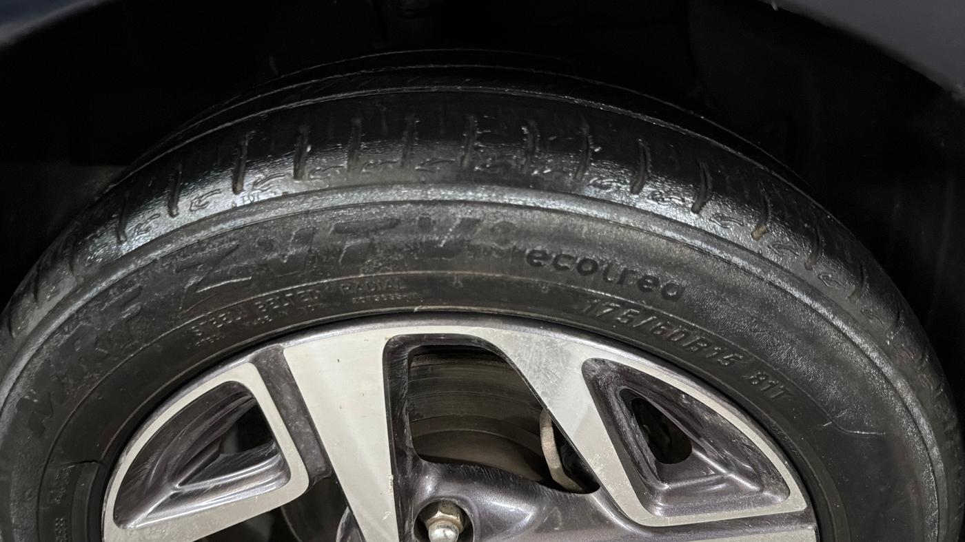 2022 Hyundai AURA SX 1.2 CNG, CNG, Manual, 59,951 km, Right Front Tyre Tread