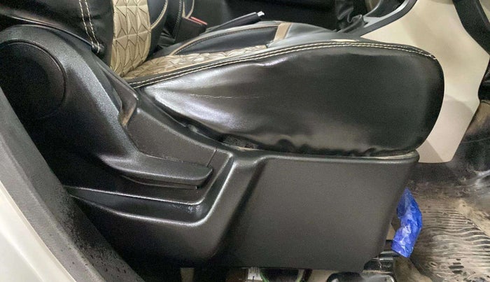 2022 Maruti New Wagon-R VXI CNG 1.0, CNG, Manual, 29,818 km, Driver Side Adjustment Panel