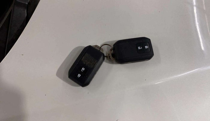 2021 Maruti Baleno ZETA PETROL 1.2, Petrol, Manual, 10,658 km, Key Close Up