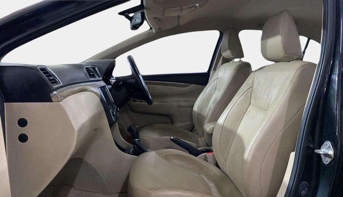 2020 Maruti Ciaz ALPHA  AT 1.5 SHVS PETROL, Petrol, Automatic, 23,940 km, Right Side Front Door Cabin