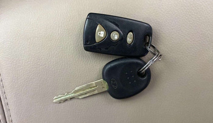 2011 Hyundai Santro Xing GL PLUS, Petrol, Manual, 66,602 km, Key Close Up