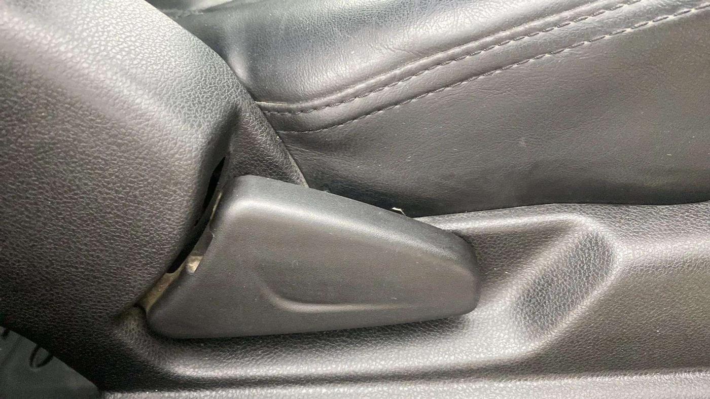 2017 Renault Kwid RXT 0.8, Petrol, Manual, 49,849 km, Driver Side Adjustment Panel