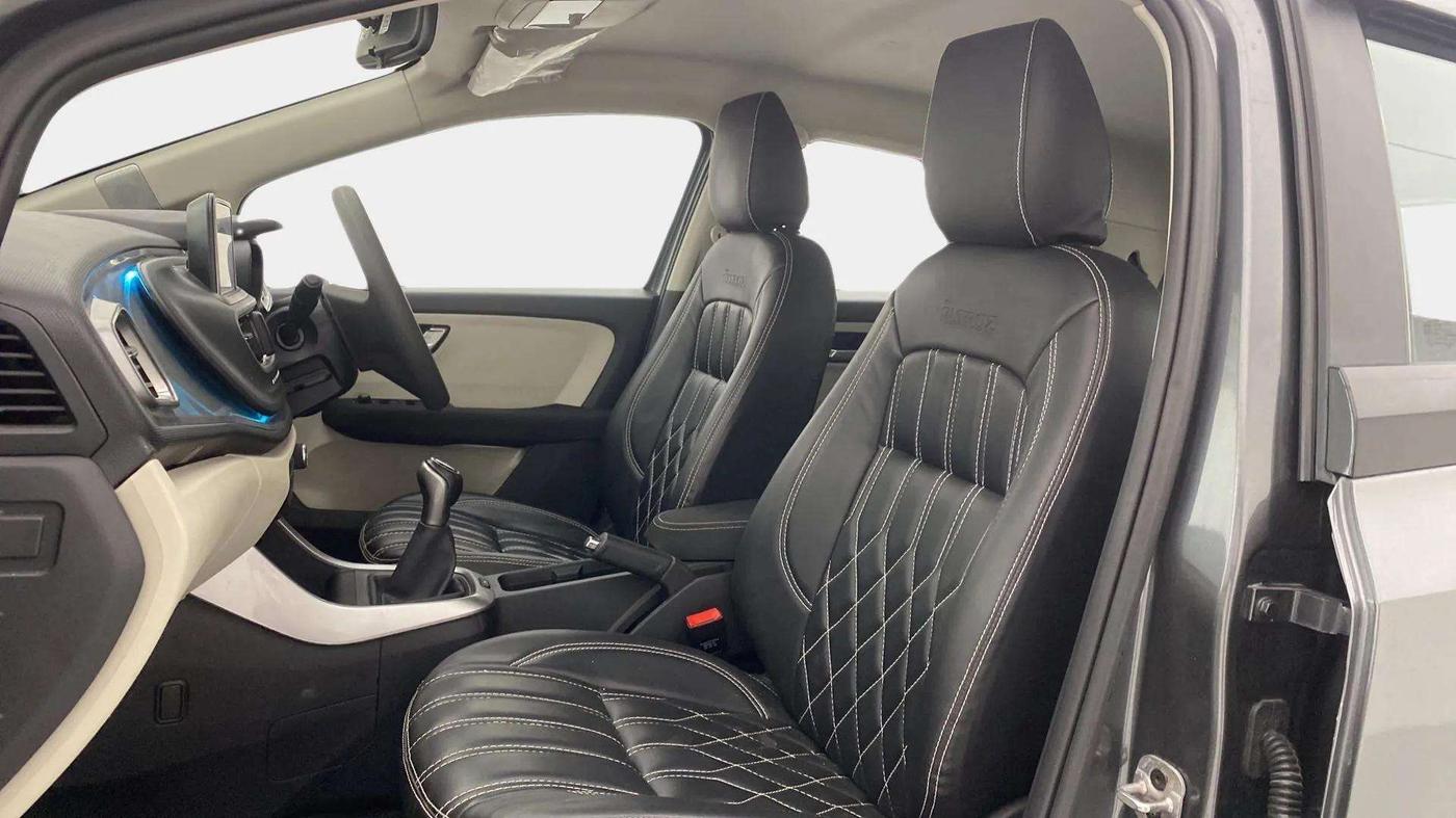 2022 Tata ALTROZ XZ DIESEL, Diesel, Manual, 23,913 km, Right Side Front Door Cabin