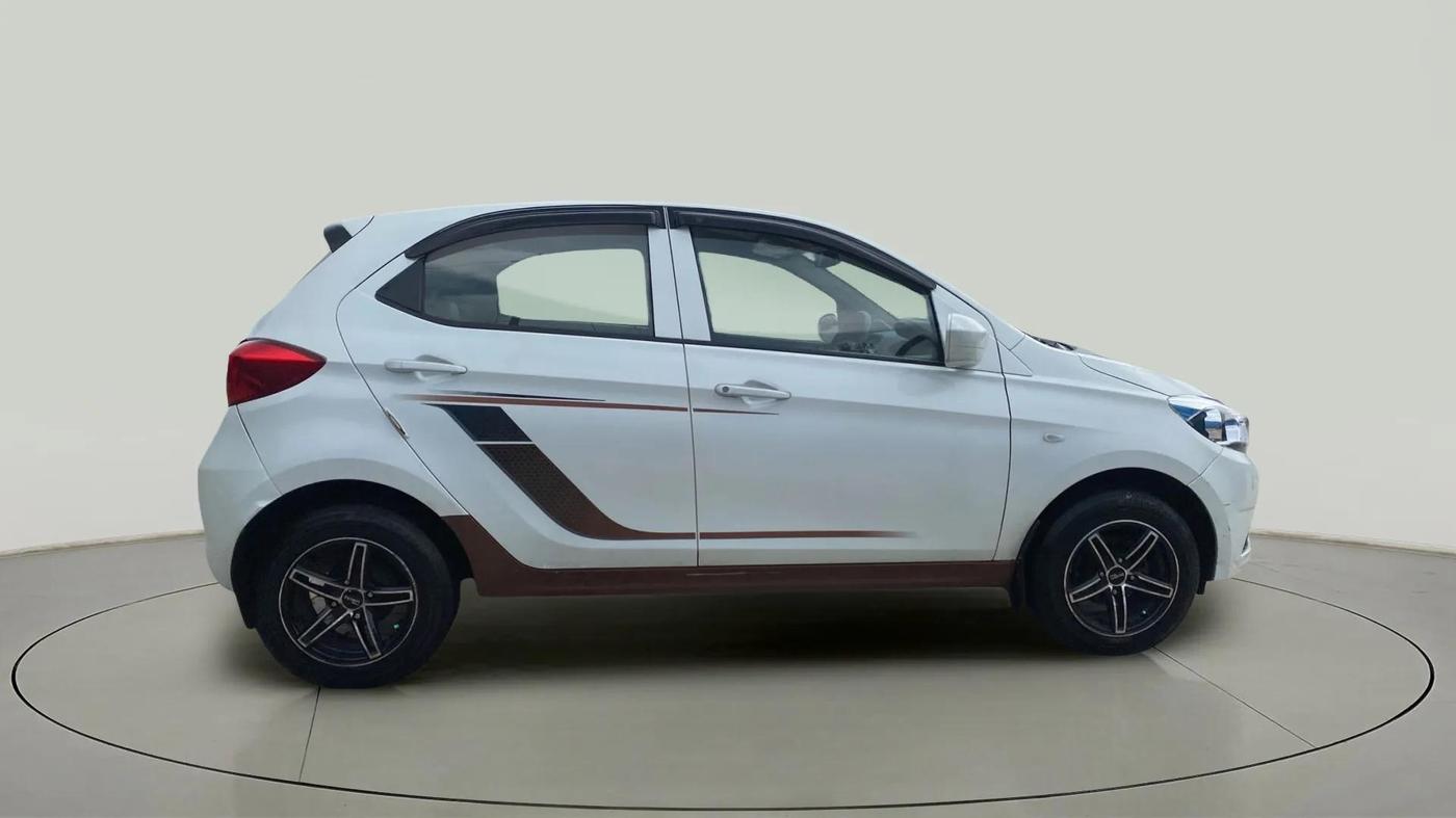 2018 Tata Tiago XM PETROL, CNG, Manual, 14,231 km, Right Side