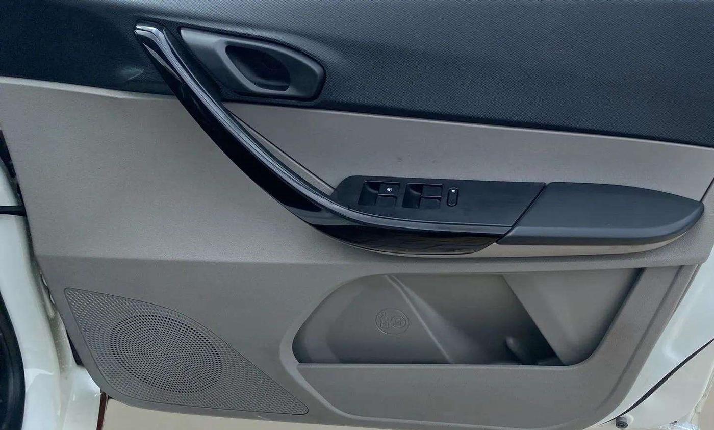2018 Tata Tiago XM PETROL, CNG, Manual, 14,231 km, Driver Side Door Panels Control