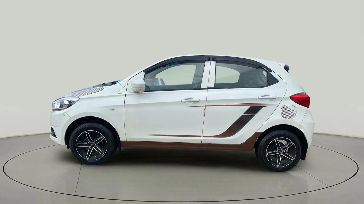 2018 Tata Tiago XM PETROL, CNG, Manual, 14,231 km, Left Side