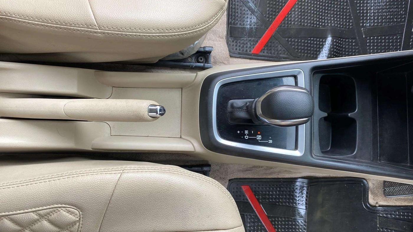 2022 Maruti Dzire ZXI AMT, Petrol, Automatic, 24,990 km, Gear Lever