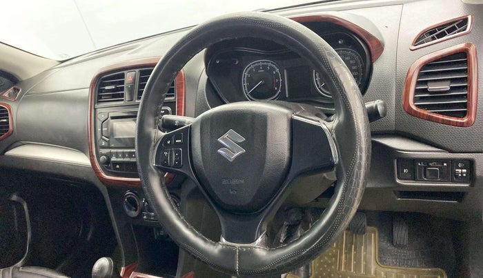 2021 Maruti Vitara Brezza LXI, Petrol, Manual, 45,092 km, Steering wheel - Phone control not functional