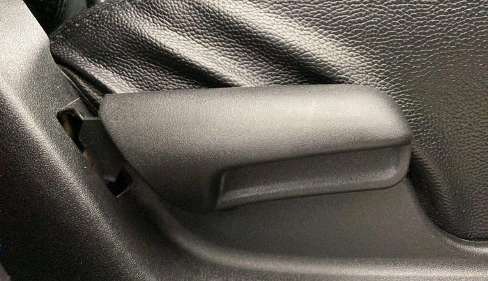 2021 Maruti Vitara Brezza LXI, Petrol, Manual, 45,092 km, Driver Side Adjustment Panel