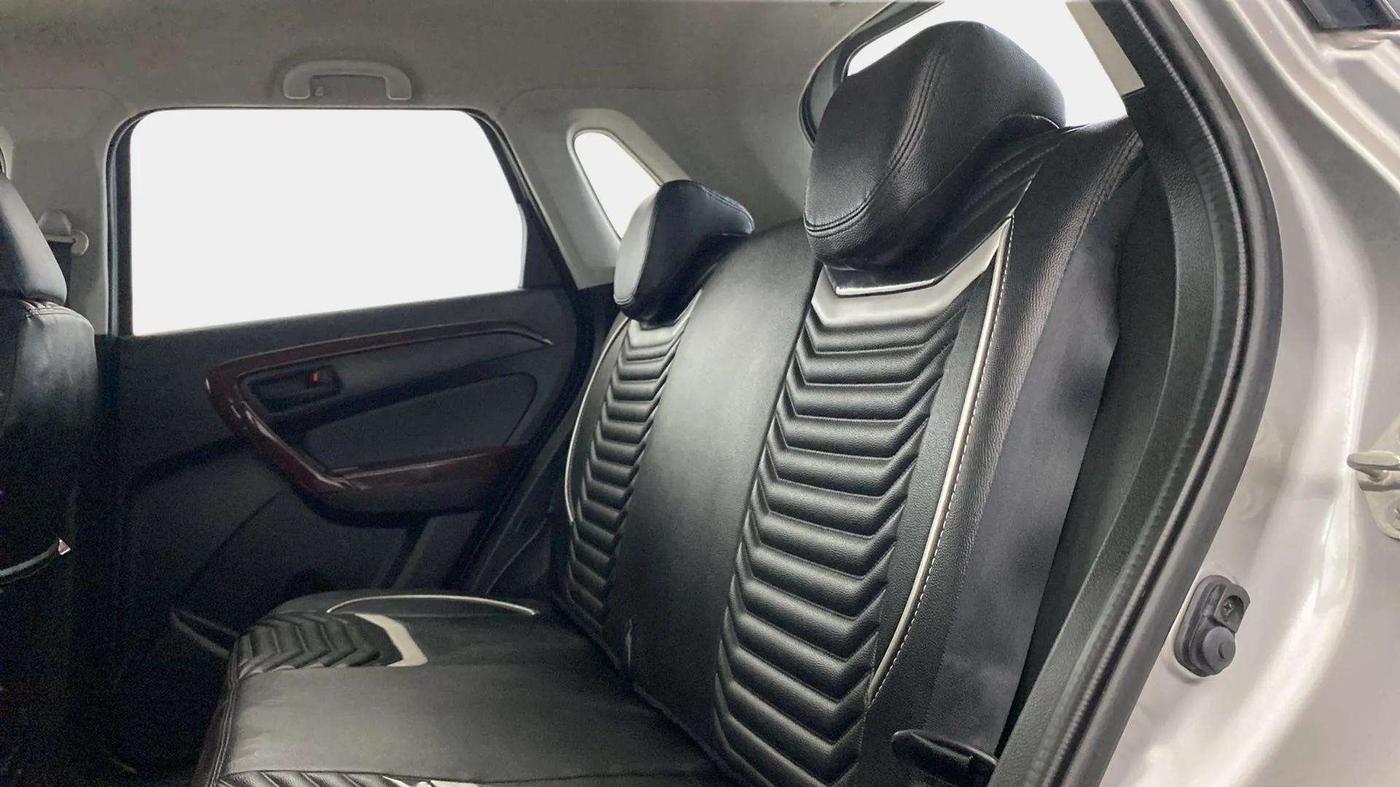 2021 Maruti Vitara Brezza LXI, CNG, Manual, 45,092 km, Right Side Rear Door Cabin