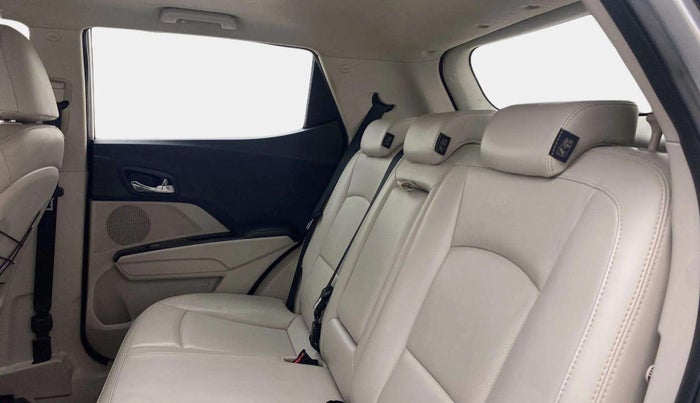 2019 Mahindra XUV300 W8 (O) 1.2 PETROL, Petrol, Manual, 94,556 km, Right Side Rear Door Cabin