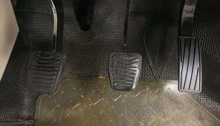 2019 Mahindra XUV300 W8 (O) 1.2 PETROL, Petrol, Manual, 94,556 km, Pedals