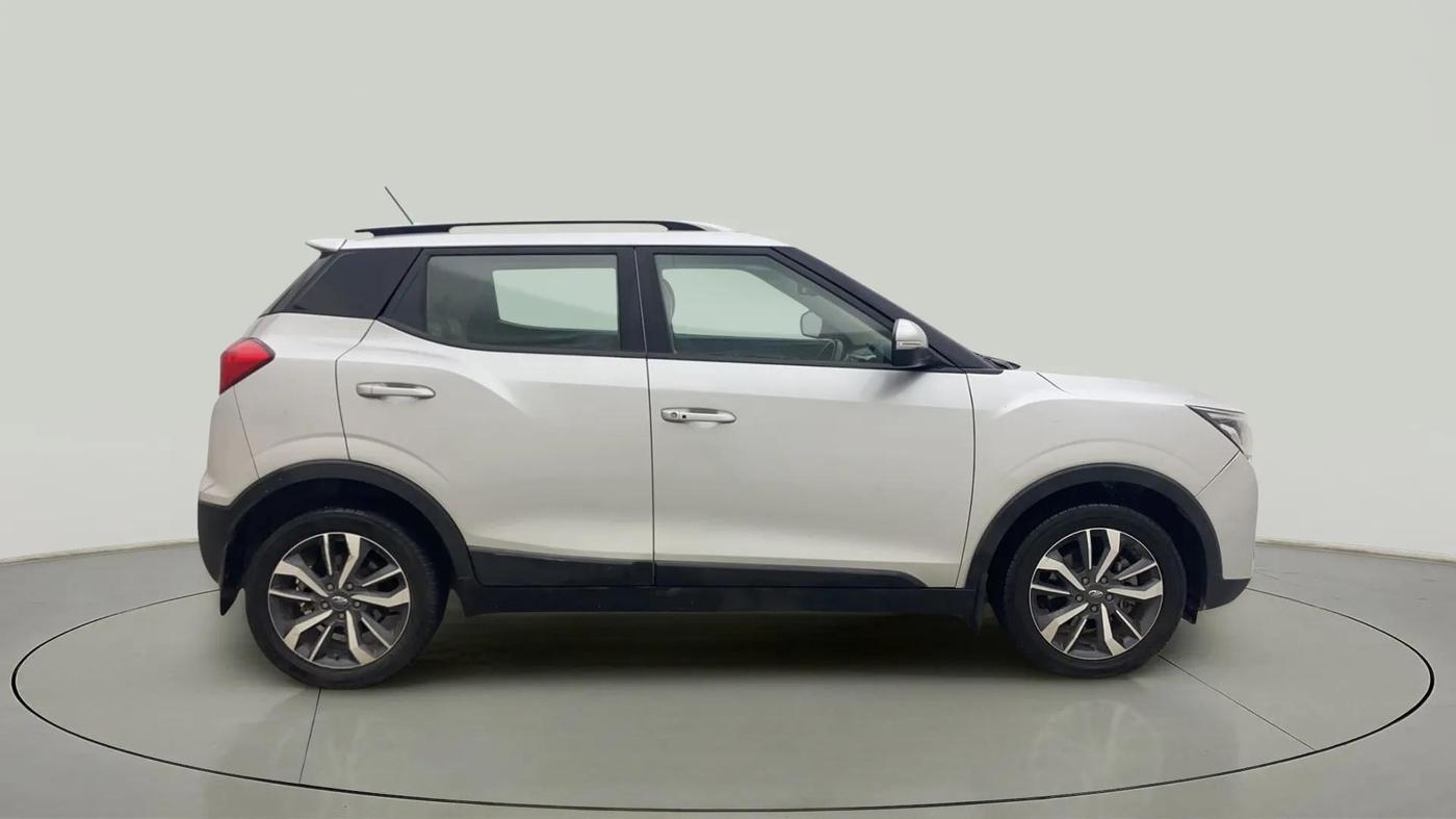2019 Mahindra XUV300 W8 (O) 1.2 PETROL, Petrol, Manual, 94,556 km, Right Side View