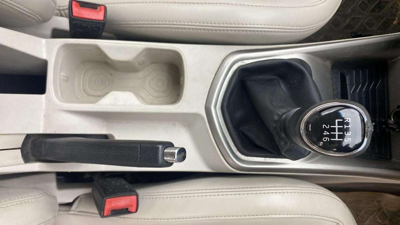 2019 Mahindra XUV300 W8 (O) 1.2 PETROL, Petrol, Manual, 94,556 km, Gear Lever