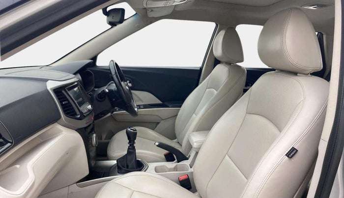 2019 Mahindra XUV300 W8 (O) 1.2 PETROL, Petrol, Manual, 94,556 km, Right Side Front Door Cabin