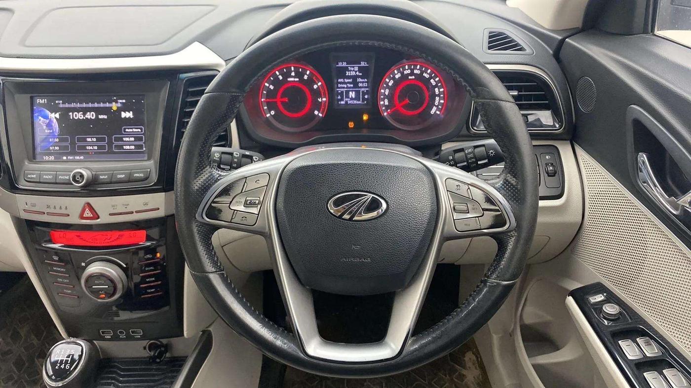 2019 Mahindra XUV300 W8 (O) 1.2 PETROL, Petrol, Manual, 94,556 km, Steering Wheel Close Up