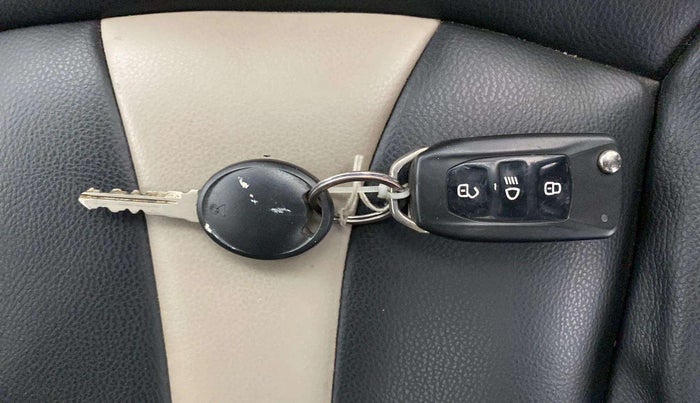 2016 Tata Tiago XZ PETROL, Petrol, Manual, 50 km, Key Close Up