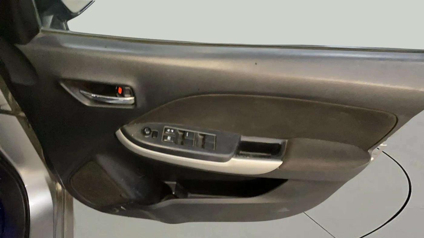 2016 Maruti Baleno DELTA PETROL 1.2, Petrol, Manual, 68,504 km, Driver Side Door Panels Control