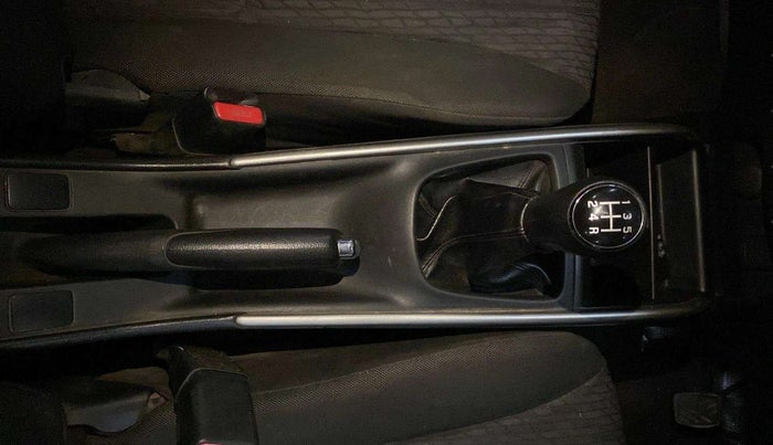 2016 Maruti Baleno DELTA PETROL 1.2, Petrol, Manual, 68,504 km, Gear lever - Boot Cover minor damage